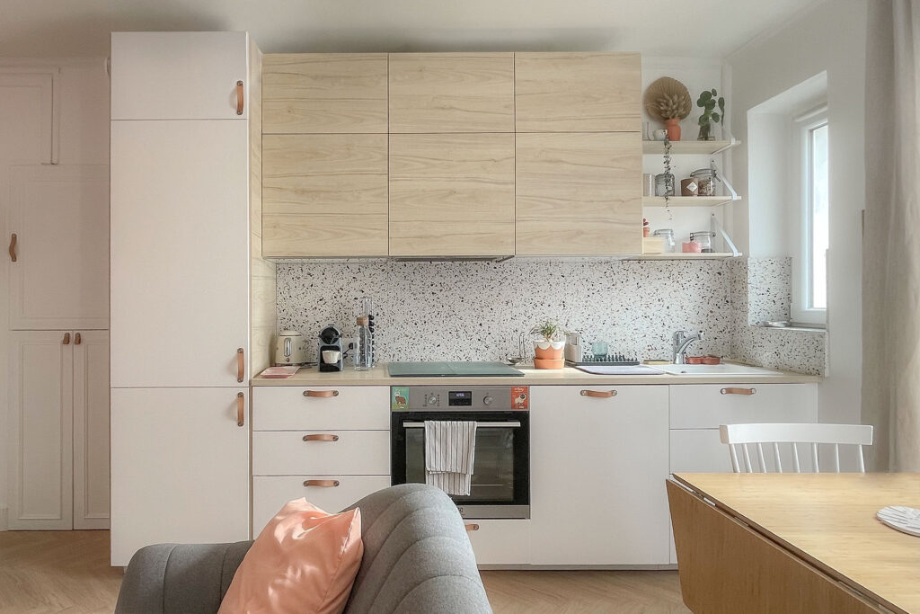 cuisine lumineuse dans un appartement rénové par maison nysa